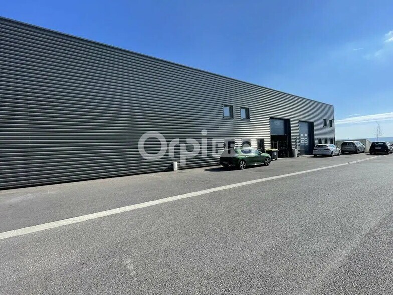 Local d’activités dans Cernay-lès-Reims à louer - Photo de l’immeuble – Image 1 sur 4