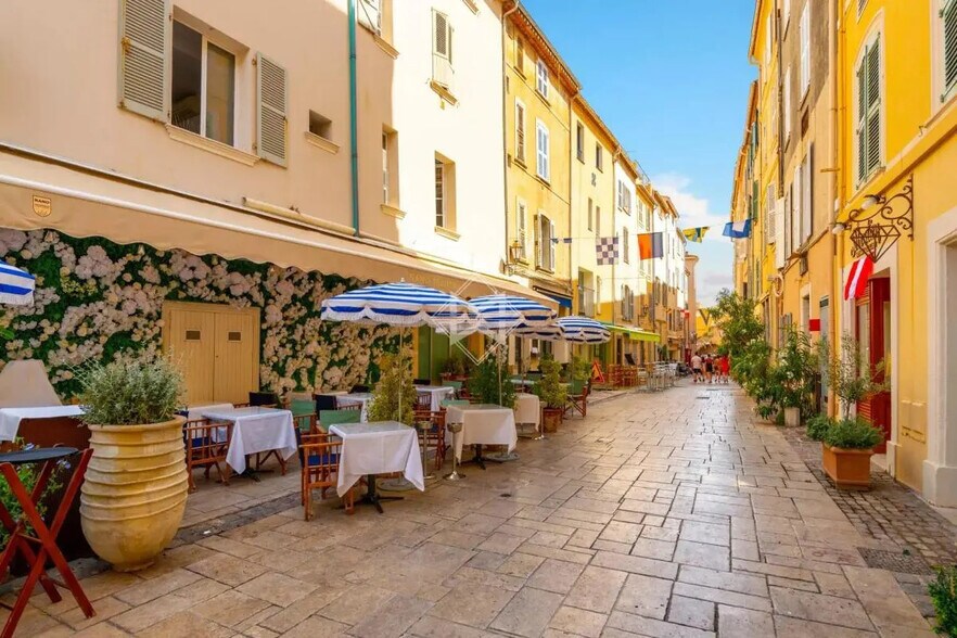 Local commercial dans Saint-Tropez à louer - Photo de l’immeuble – Image 3 sur 3