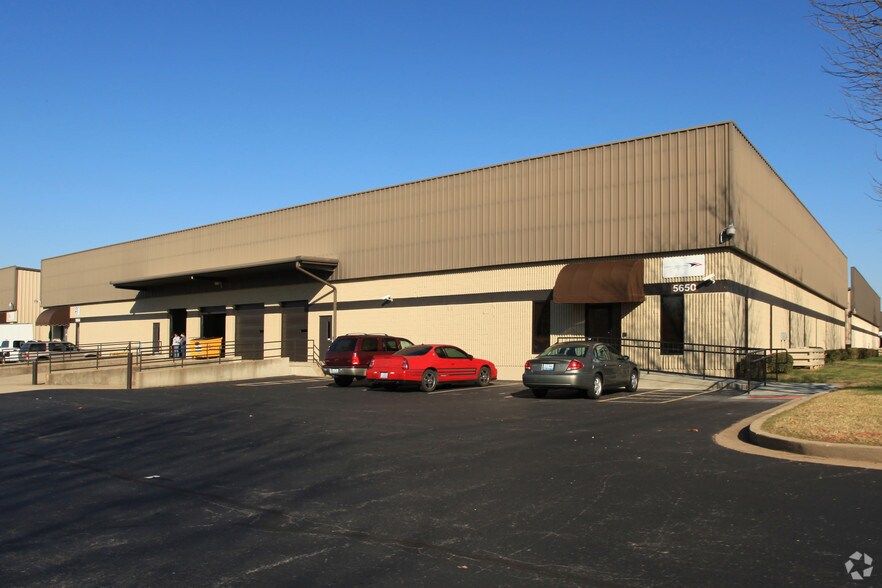 5680-5682 Shepherdsville Rd, Louisville, KY à louer - Photo principale – Image 1 sur 14