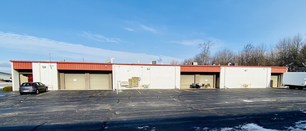 2416 Industrial Dr, Neenah, WI à louer - Photo de l’immeuble – Image 3 sur 5