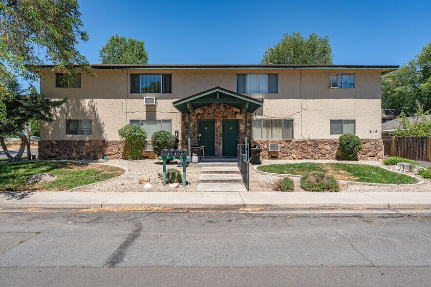 314 W Eighth St, Carson City, NV à vendre - Photo de l’immeuble – Image 3 sur 12