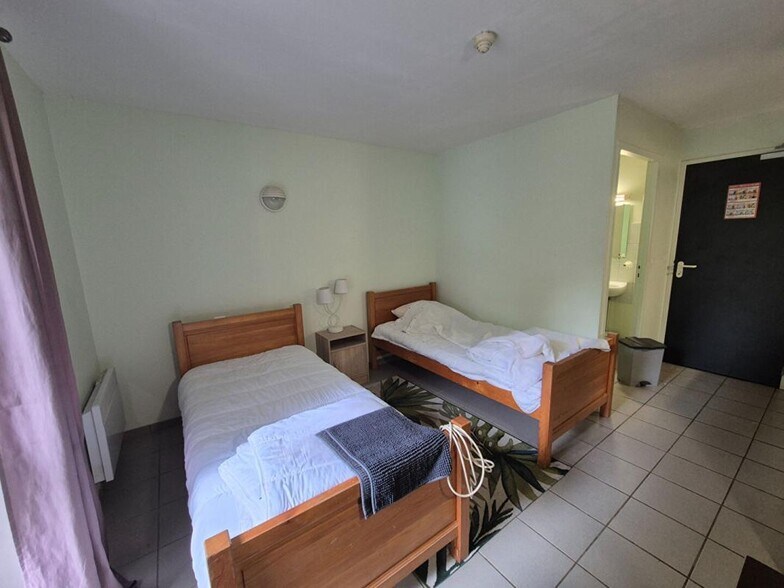 Bureau dans Saint-Yrieix-le-Déjalat à vendre - Photo intérieure – Image 3 sur 11