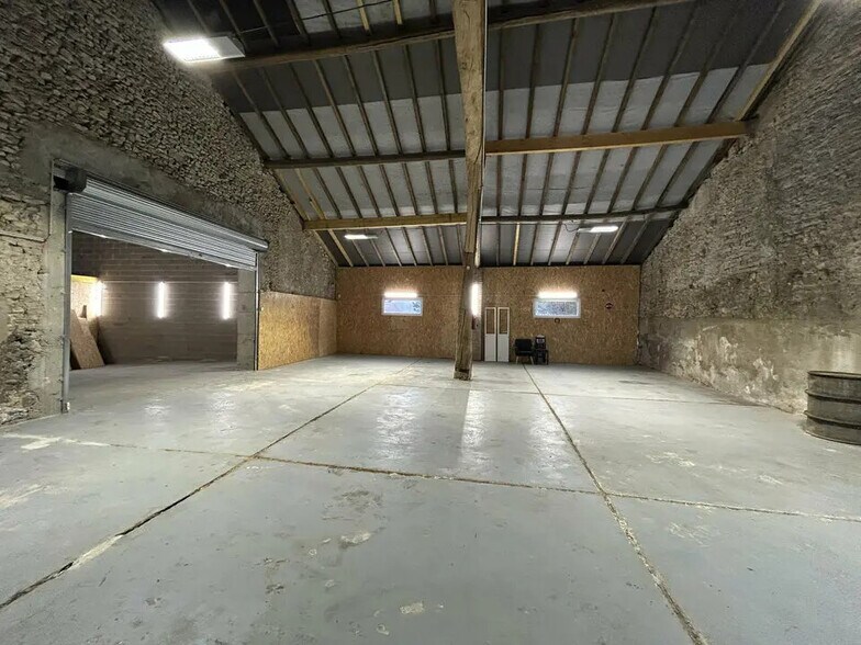 Local d’activités dans OGY à louer - Photo de l’immeuble – Image 2 sur 8