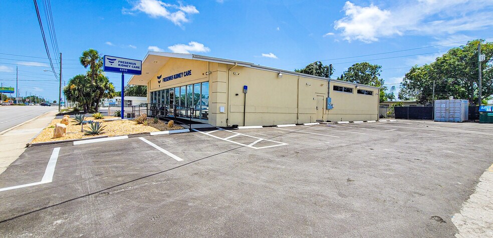 6450 Seminole Blvd, Seminole, FL à vendre - Photo de l’immeuble – Image 3 sur 6