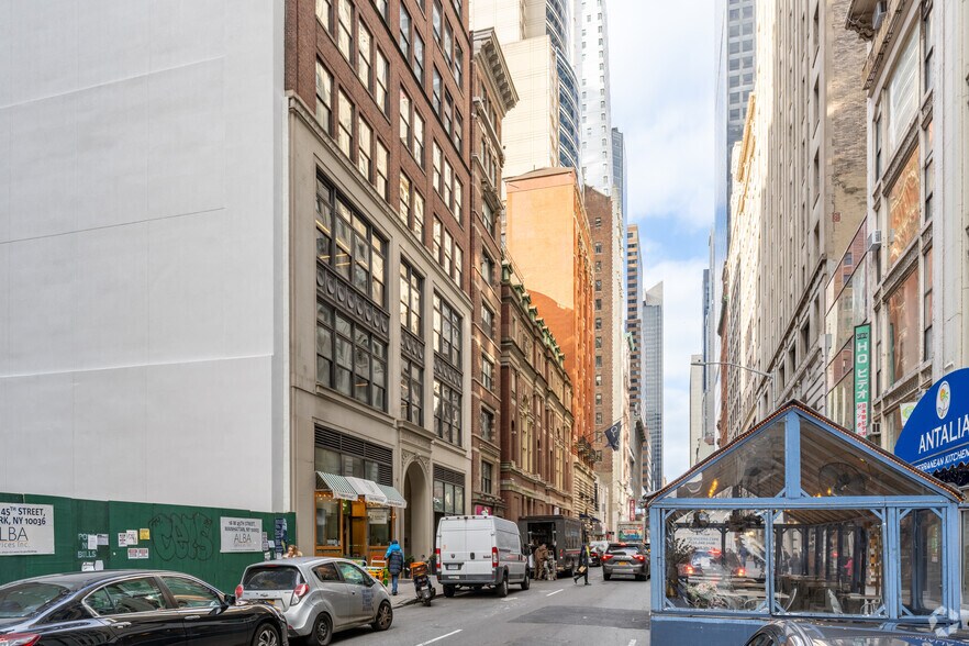 24 W 45th St, New York, NY à louer - Photo de l’immeuble – Image 3 sur 16