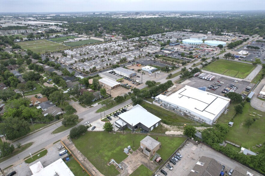 9525 Kempwood Dr, Houston, TX à louer - Photo de l’immeuble – Image 3 sur 11