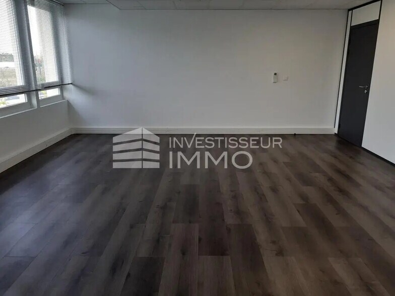 Bureau dans Ris-Orangis à louer - Photo intérieure – Image 3 sur 5