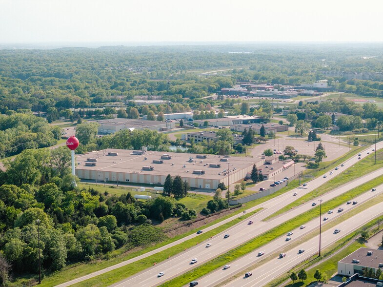 14900 Technology Dr, Eden Prairie, MN à louer - Photo de l’immeuble – Image 3 sur 14