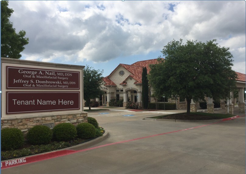 1813 Golden Trail Ct, Carrollton, TX à louer - Photo de l’immeuble – Image 2 sur 6