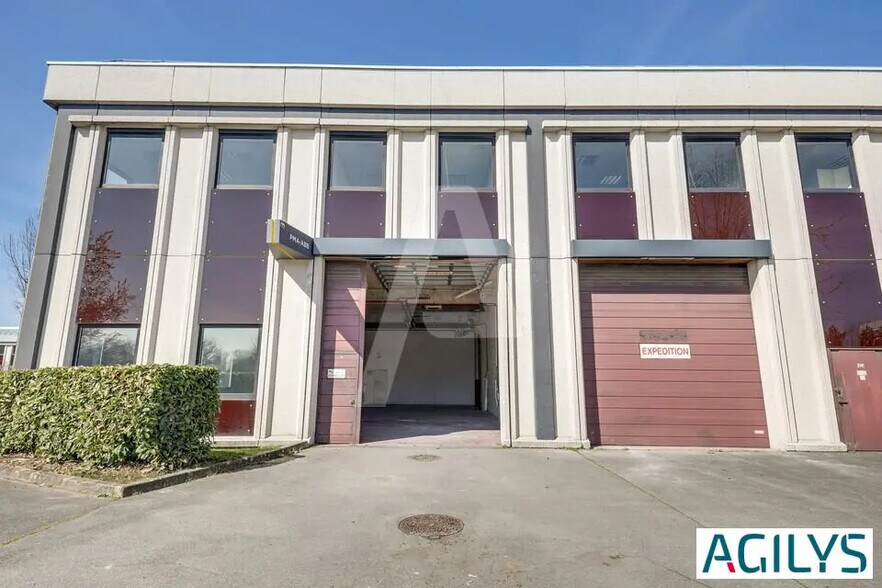 Local d’activités dans  à louer - Photo de l’immeuble – Image 3 sur 5