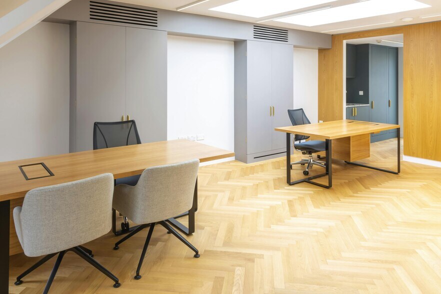 18 Conduit St, Londres à louer - Photo de l’immeuble – Image 2 sur 13