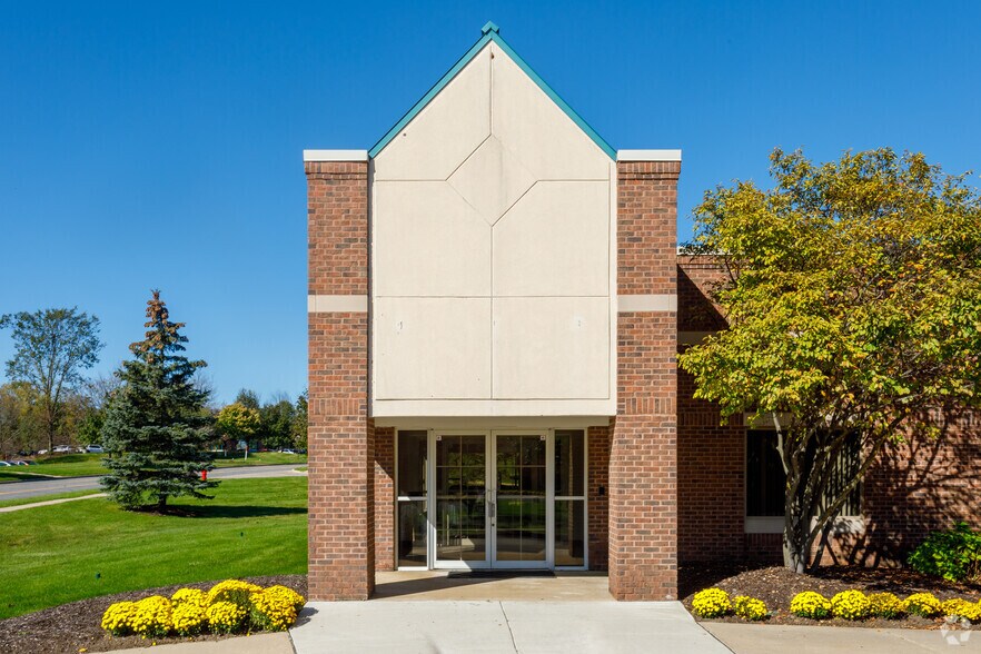 3923 Ranchero Dr, Ann Arbor, MI à vendre - Photo de l’immeuble – Image 2 sur 13