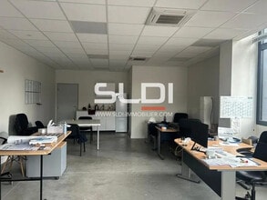 Avenue Carnot, Neuville-sur-Saône à louer Photo intérieure– Image 1 sur 9