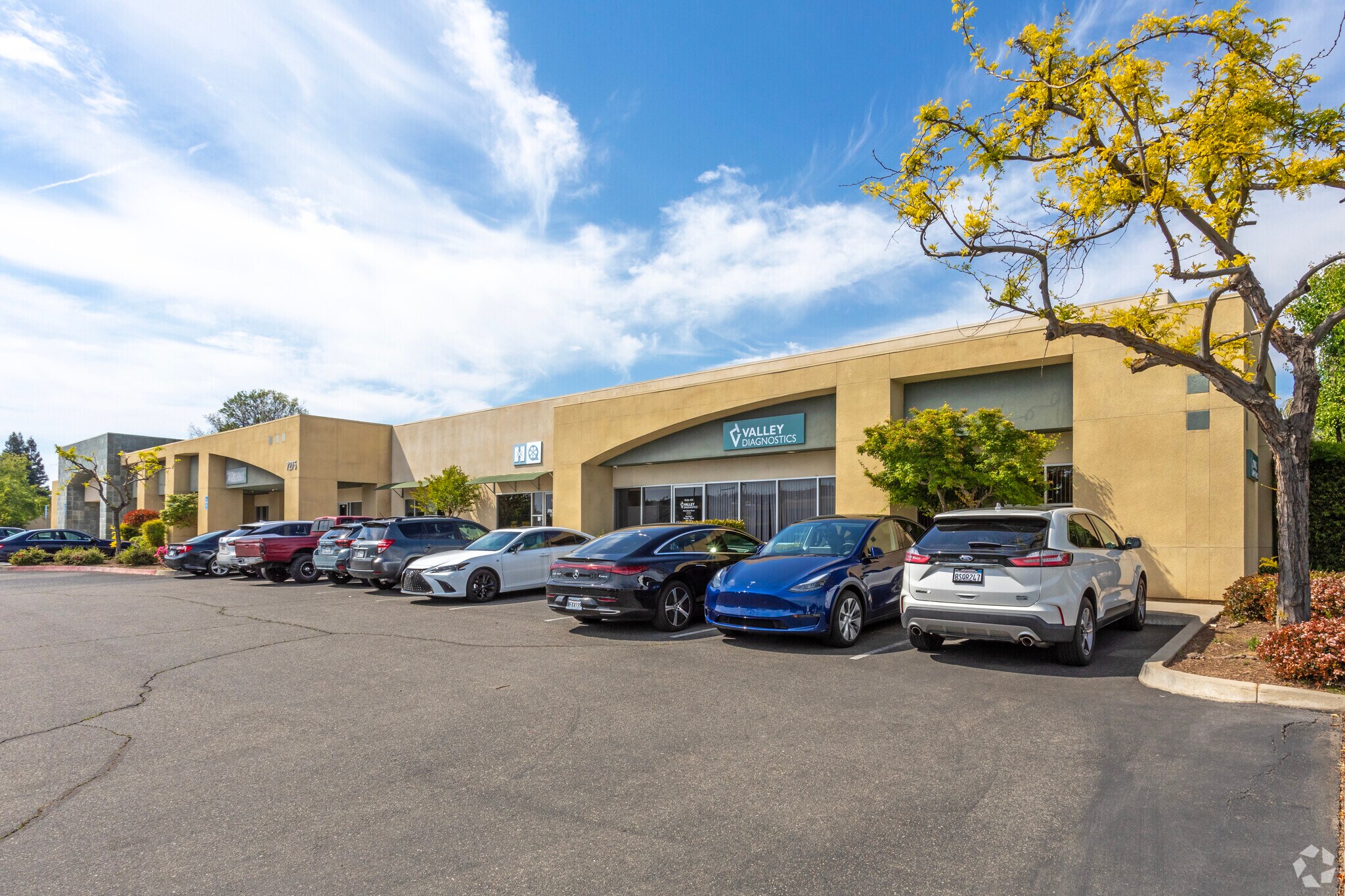 7275 N 1st Ave, Fresno, CA à louer Photo principale– Image 1 sur 9
