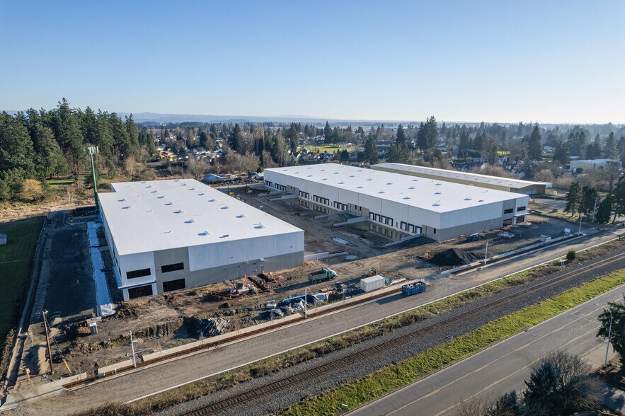 1414 Commerce Way, Woodburn, OR à vendre - Photo de l’immeuble – Image 3 sur 29