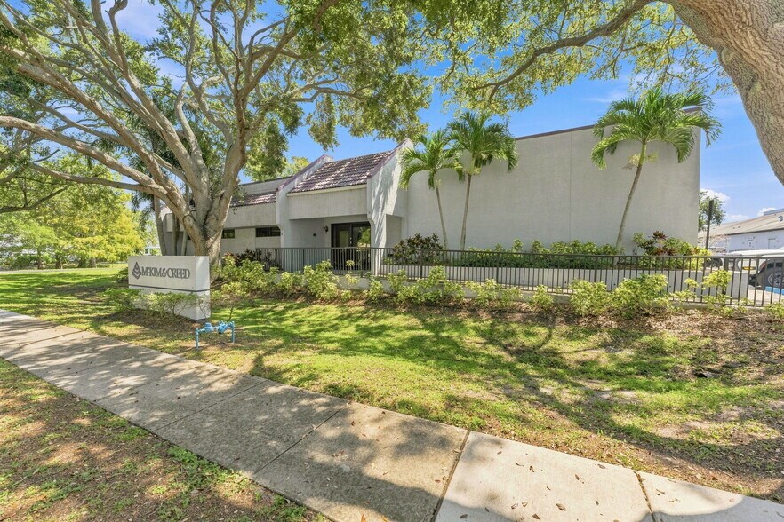 1365 Hamlet Ave, Clearwater, FL à louer - Photo de l’immeuble – Image 2 sur 68