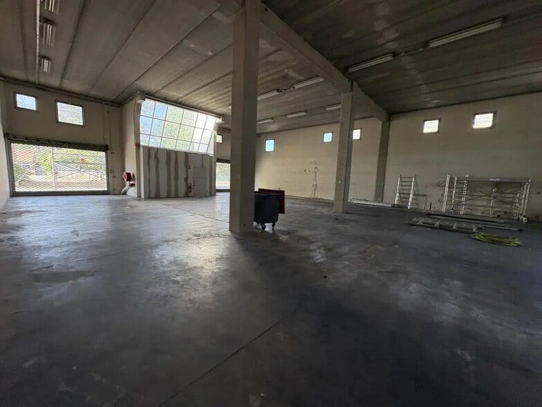 Local d’activités dans Aubagne à louer - Photo intérieure – Image 2 sur 7