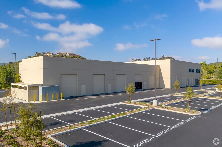 737 Windy Point Dr, San Marcos, CA à vendre - Aérien – Image 2 sur 4