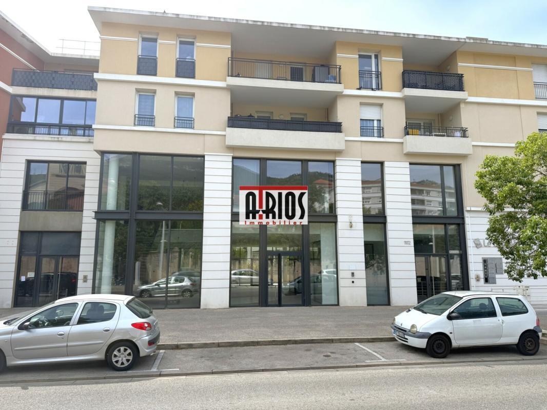 Local commercial dans Toulon à louer Photo de l’immeuble– Image 1 sur 13