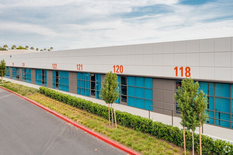 18 Technology Dr, Irvine, CA à louer - Photo principale – Image 1 sur 5