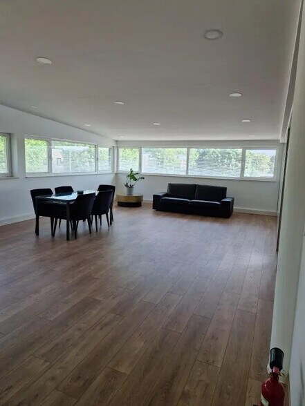 Bureau dans Goussainville à vendre - Photo intérieure – Image 2 sur 9