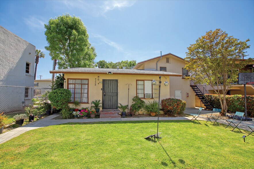 4228 10th St, Riverside, CA à vendre - Photo de l’immeuble – Image 3 sur 7