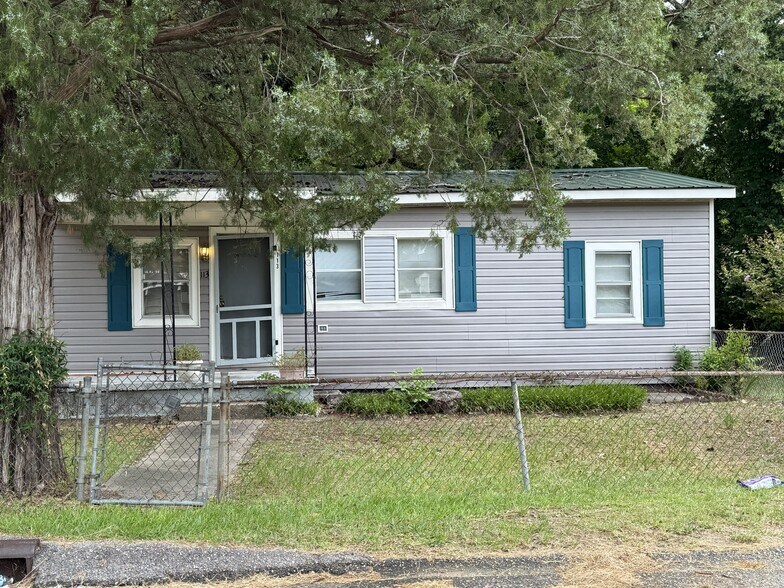 113 S Fourth St, Spring Lake, NC à vendre - Photo principale – Image 1 sur 4