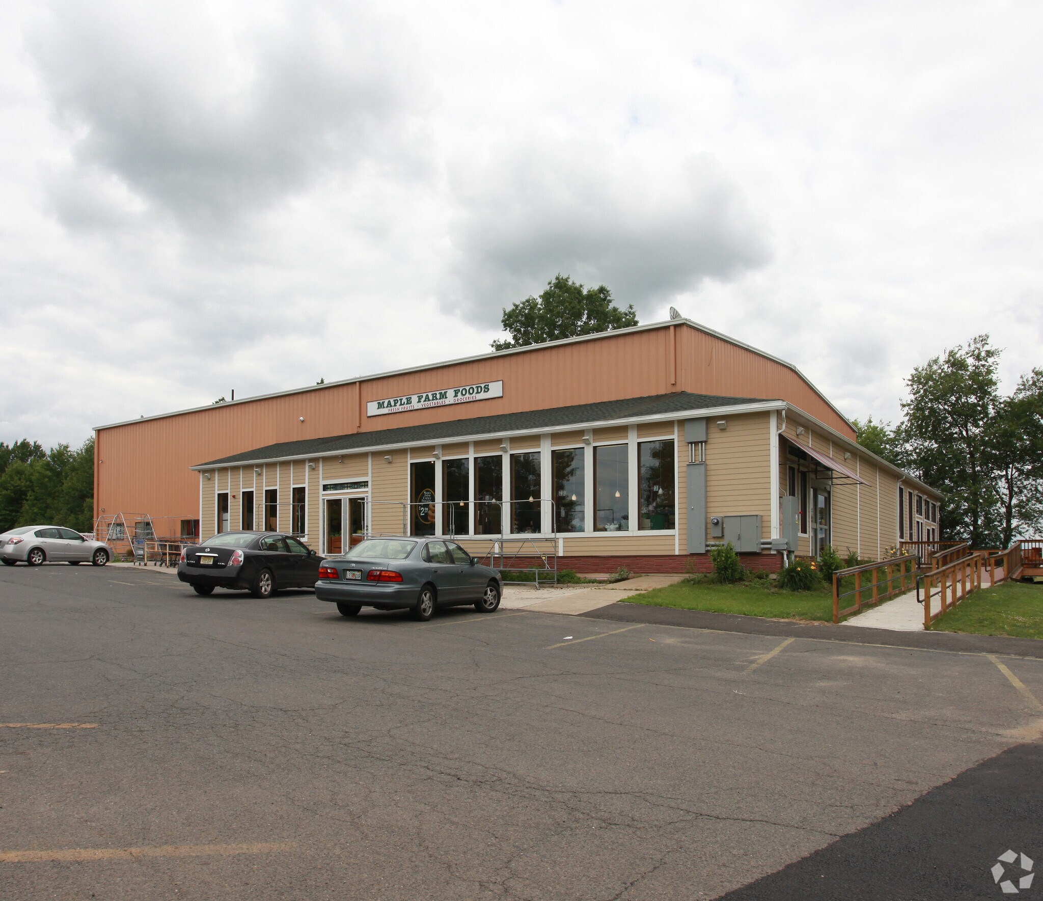 10 S Maple St, Hadley, MA à louer Photo de l’immeuble– Image 1 sur 15