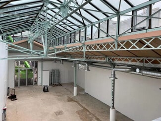 Plus de détails pour Bureau, Local d'activités à louer