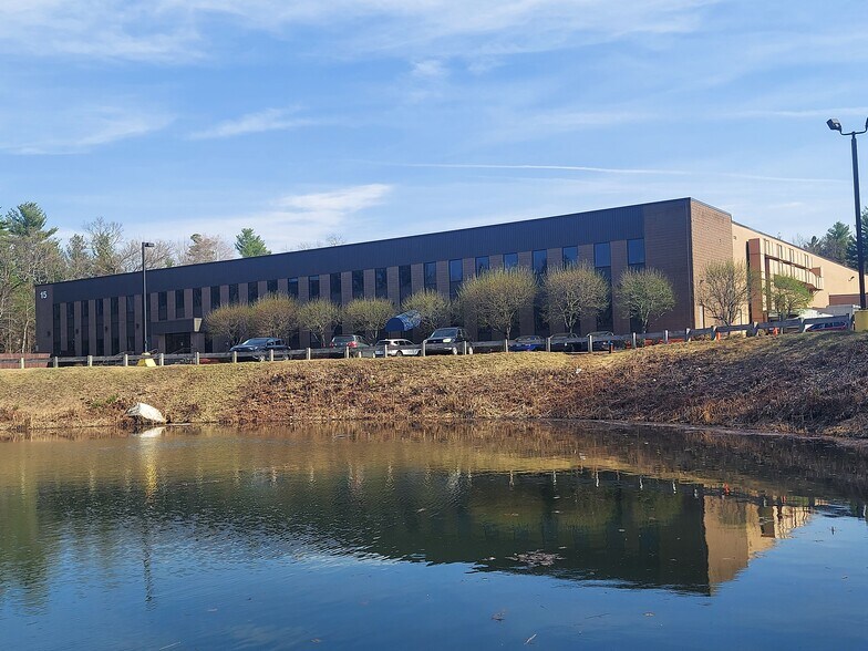 15 Hudson Park Dr, Hudson, NH à louer - Photo de l’immeuble – Image 1 sur 21