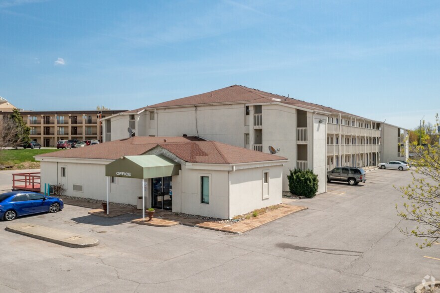 3400 NW Jefferson St, Blue Springs, MO à vendre - Photo principale – Image 1 sur 11