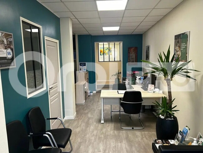 Plus de détails pour Local commercial à louer