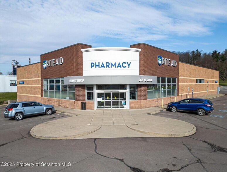 801 Grow Ave, Montrose, PA à louer - Photo de l’immeuble – Image 1 sur 10