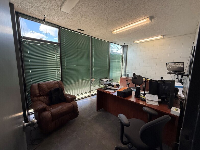 624 Beaver Dam Rd NE, Calgary, AB à vendre - Photo de l’immeuble – Image 2 sur 9