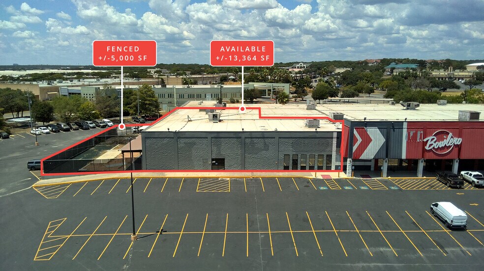 13307 San Pedro Ave, San Antonio, TX à louer - Photo de l’immeuble – Image 2 sur 4