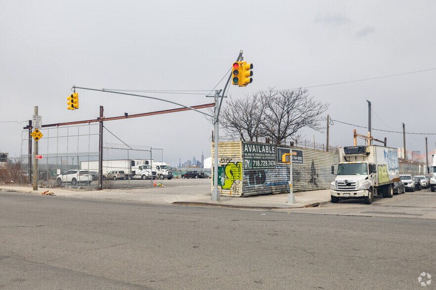 58-38 47th St, Maspeth, NY à louer - Photo de l’immeuble – Image 2 sur 6