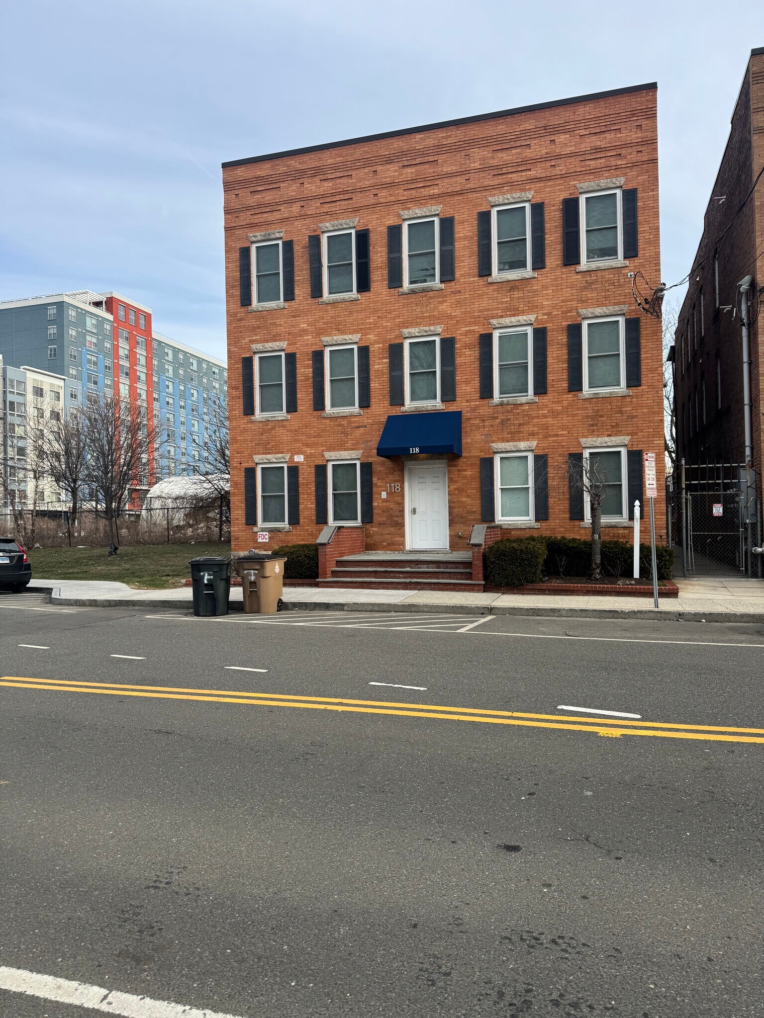 HENRY STREET APARTMENTS portefeuille de 4 biens à vendre sur LoopNet.fr Photo principale– Image 1 sur 36