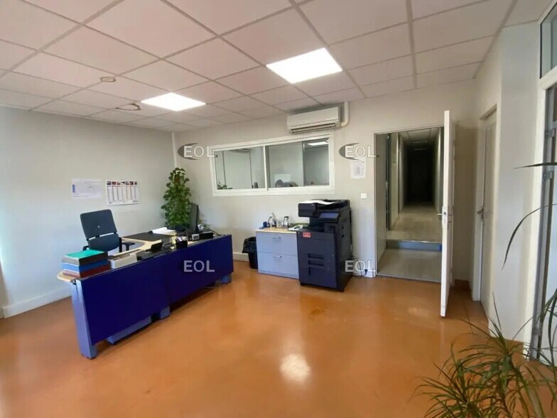 Local d’activités dans Gardanne à louer - Photo de l’immeuble – Image 2 sur 5