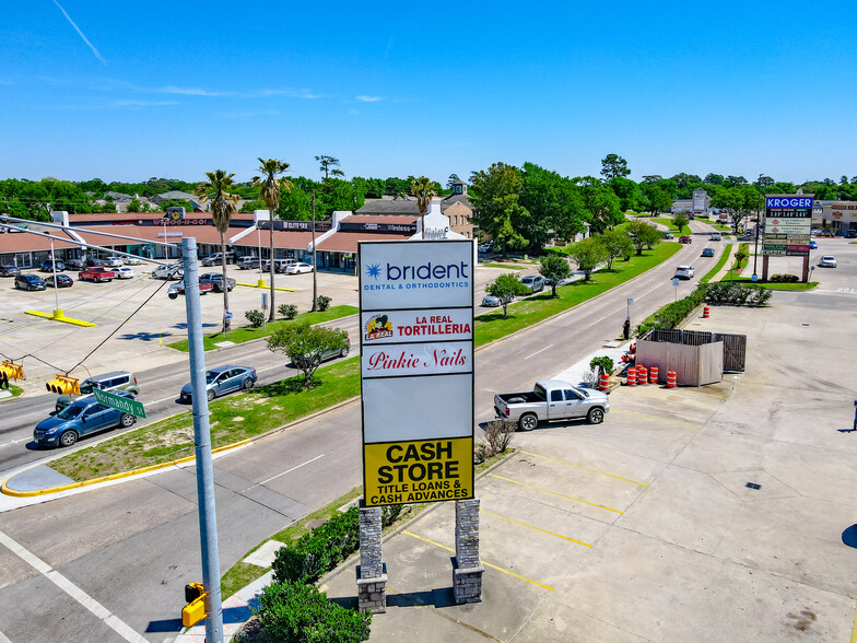 12626 Woodforest Blvd, Houston, TX à louer - Photo de l’immeuble – Image 3 sur 11