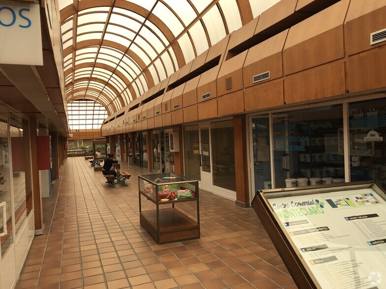 Local commercial dans Pozuelo de Alarcón, Madrid à louer - Photo de l’immeuble – Image 3 sur 4