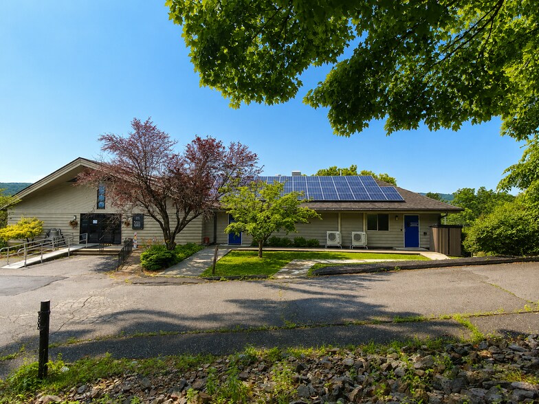 68 Danbury Rd, New Milford, CT à louer - Photo de l’immeuble – Image 1 sur 16