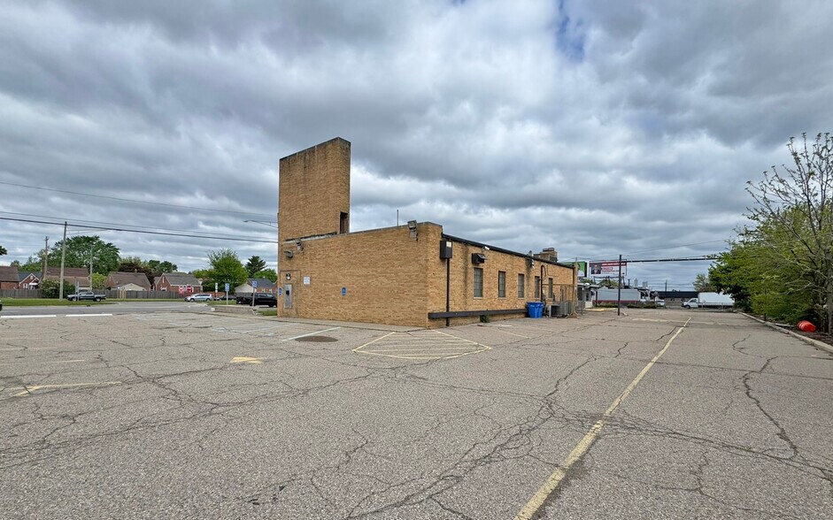 850 N Telegraph Rd, Dearborn, MI à vendre - Photo de l’immeuble – Image 3 sur 7