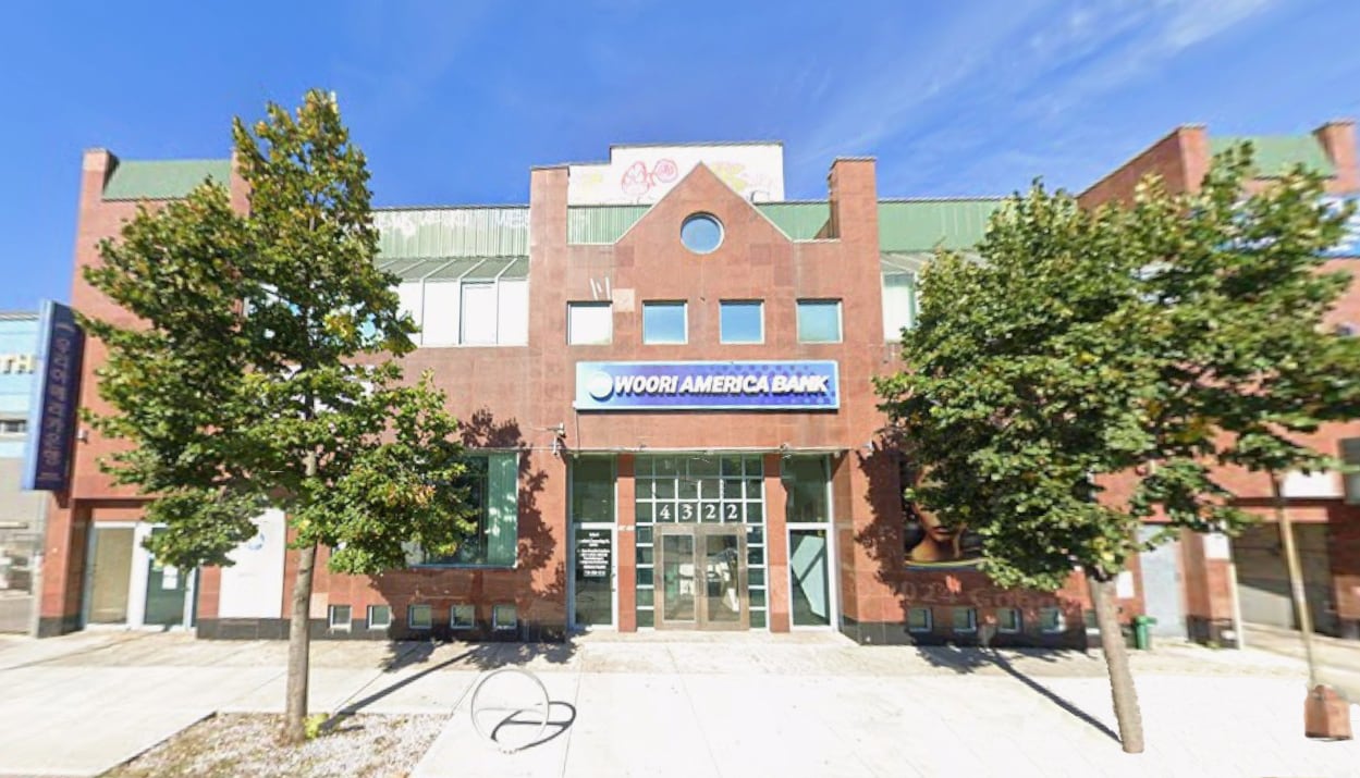 4322 50th St, Flushing, NY à louer Photo de l’immeuble– Image 1 sur 13