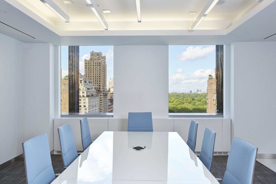 3 Columbus Cir, New York, NY à louer - Photo de l’immeuble – Image 1 sur 21