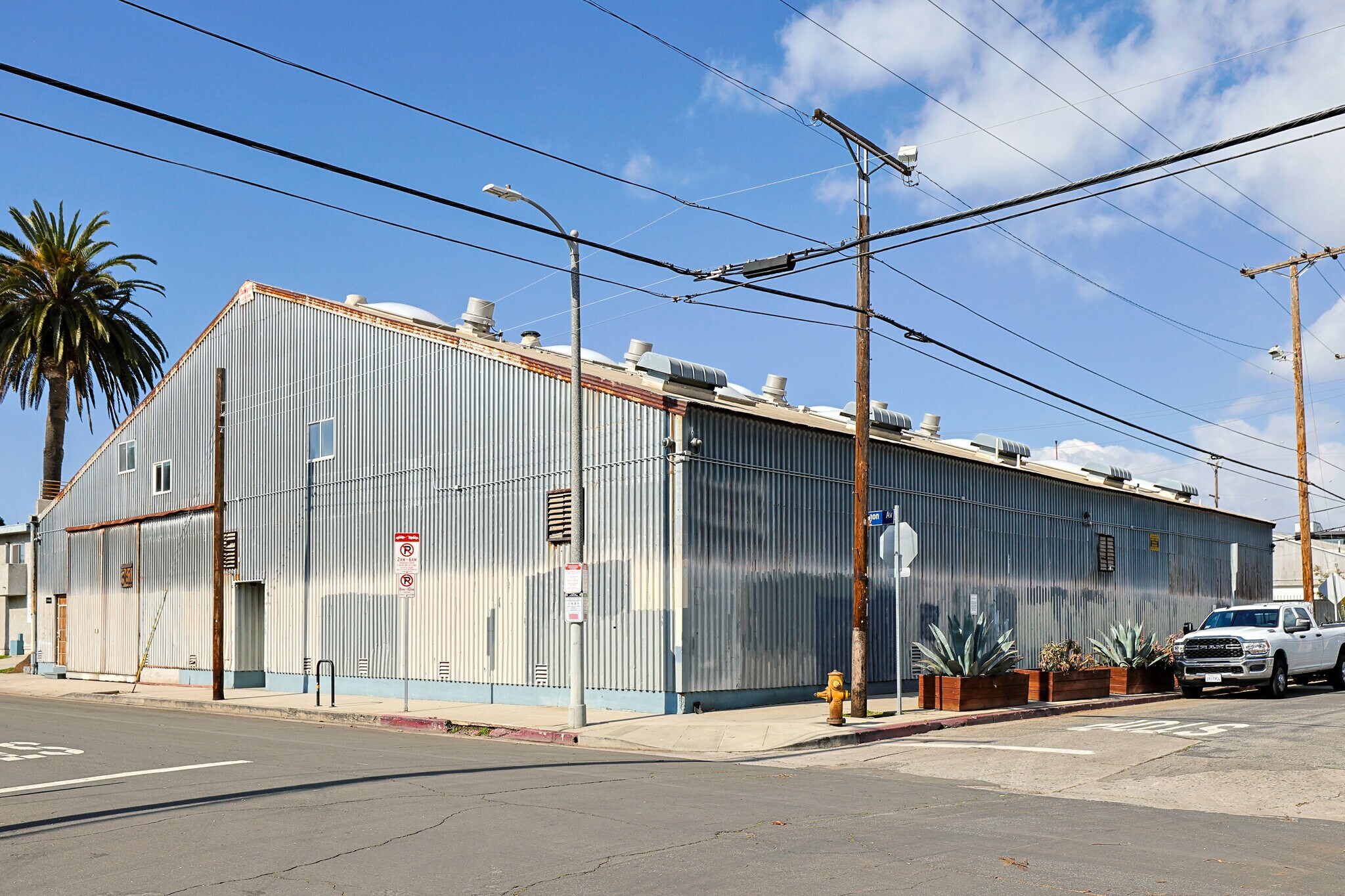 361 Vernon Ave, Venice, CA à louer Photo de l’immeuble– Image 1 sur 12