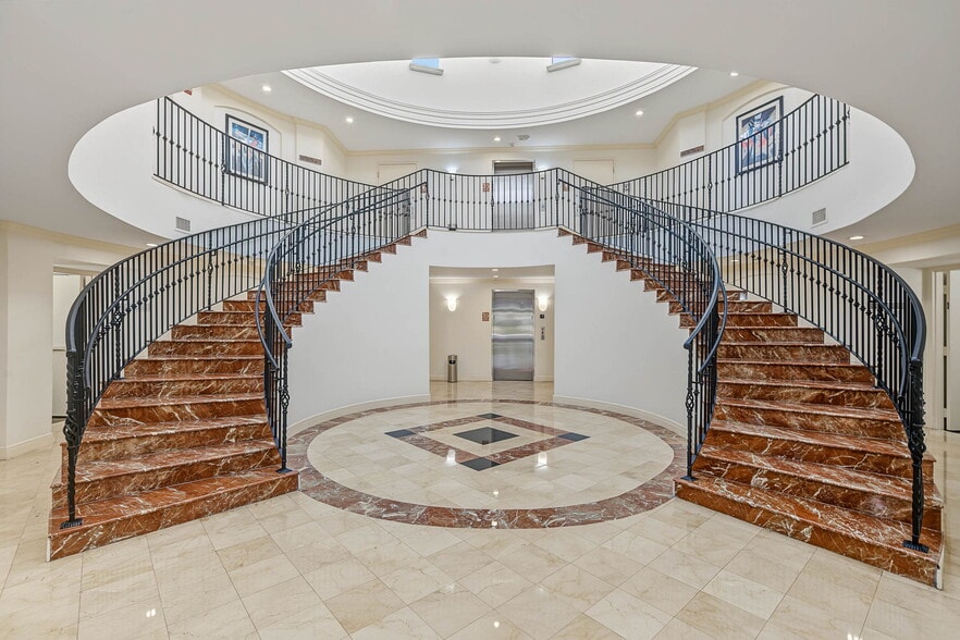 7765 SW 87th Ave, Miami, FL à vendre - Hall d’entrée – Image 3 sur 15