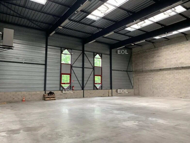 Industriel/Logistique dans Élancourt à louer - Photo de l’immeuble – Image 3 sur 6