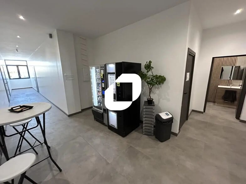 Bureau dans Brie-Comte-Robert à louer - Photo intérieure – Image 1 sur 4