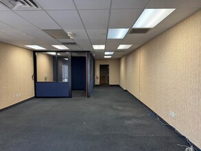 2833-2949 E Desert Inn Rd, Las Vegas, NV à louer Photo de l’immeuble– Image 1 sur 5