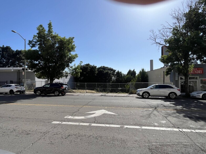 9809-9811 Macarthur Blvd, Oakland, CA à vendre - Photo de l’immeuble – Image 2 sur 22